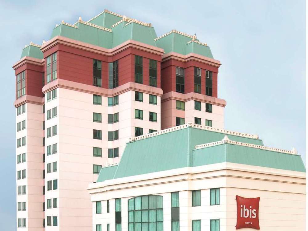 Отель Ibis Mangga Dua Джакарта Экстерьер фото