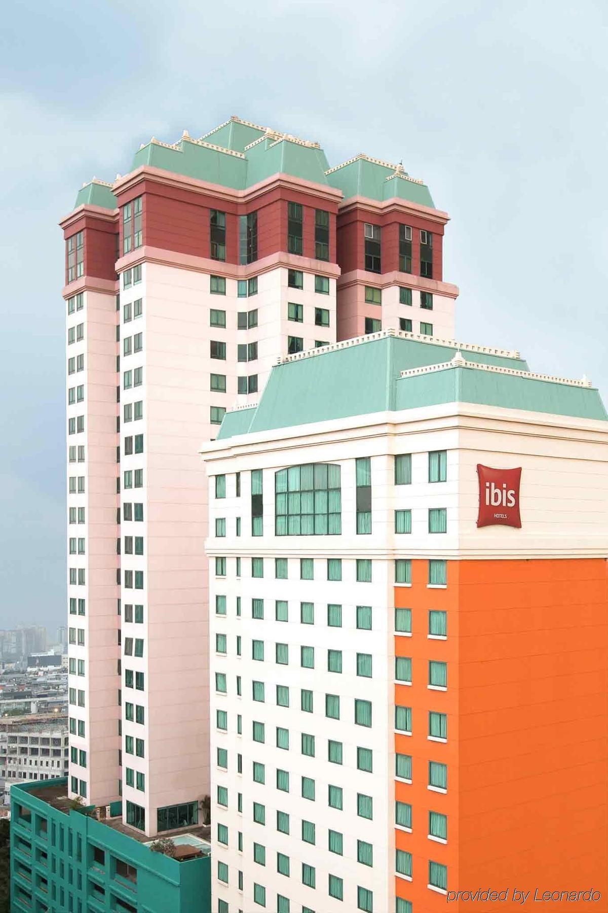 Отель Ibis Mangga Dua Джакарта Экстерьер фото