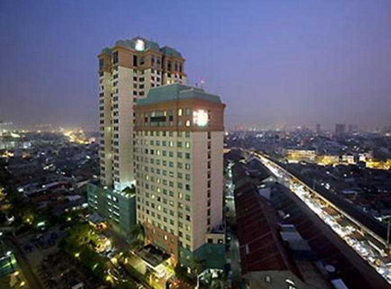 Отель Ibis Mangga Dua Джакарта Экстерьер фото