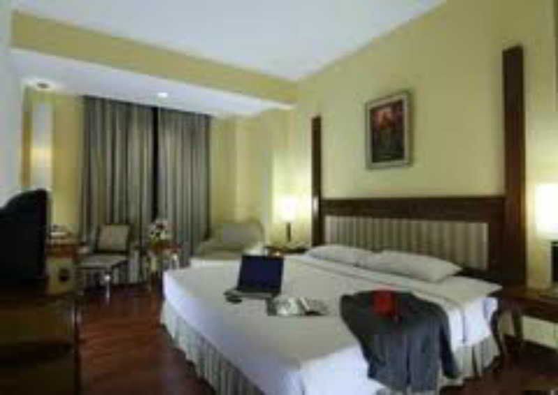Отель Ibis Mangga Dua Джакарта Экстерьер фото