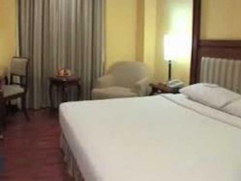 Отель Ibis Mangga Dua Джакарта Экстерьер фото