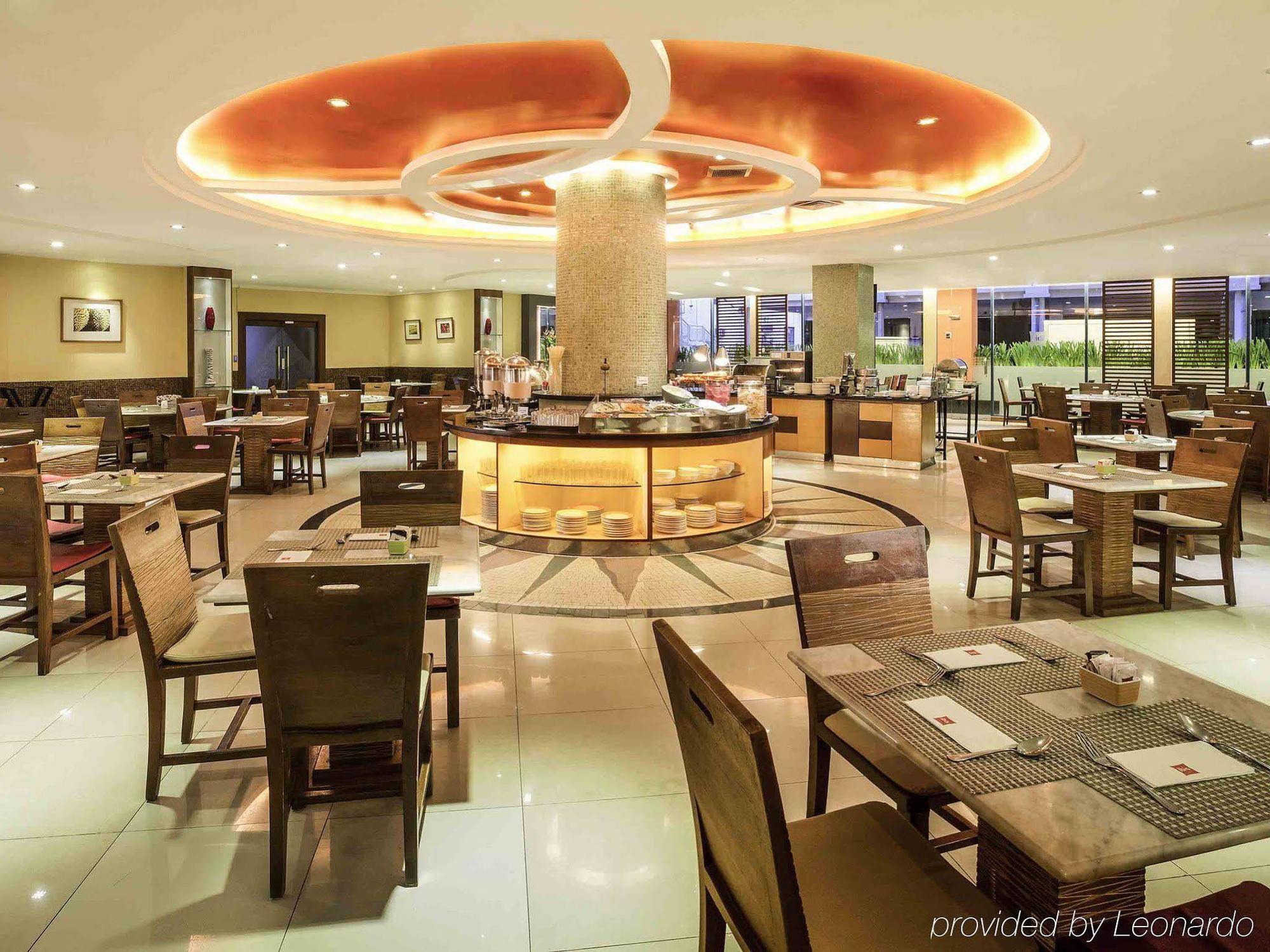 Отель Ibis Mangga Dua Джакарта Экстерьер фото