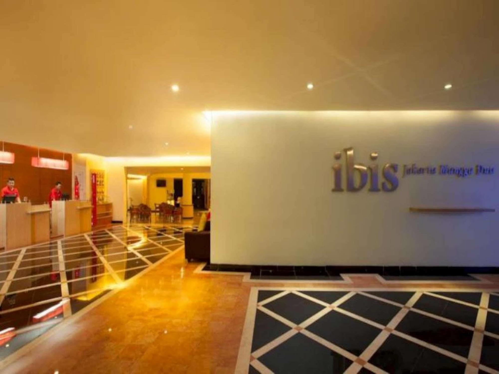 Отель Ibis Mangga Dua Джакарта Экстерьер фото