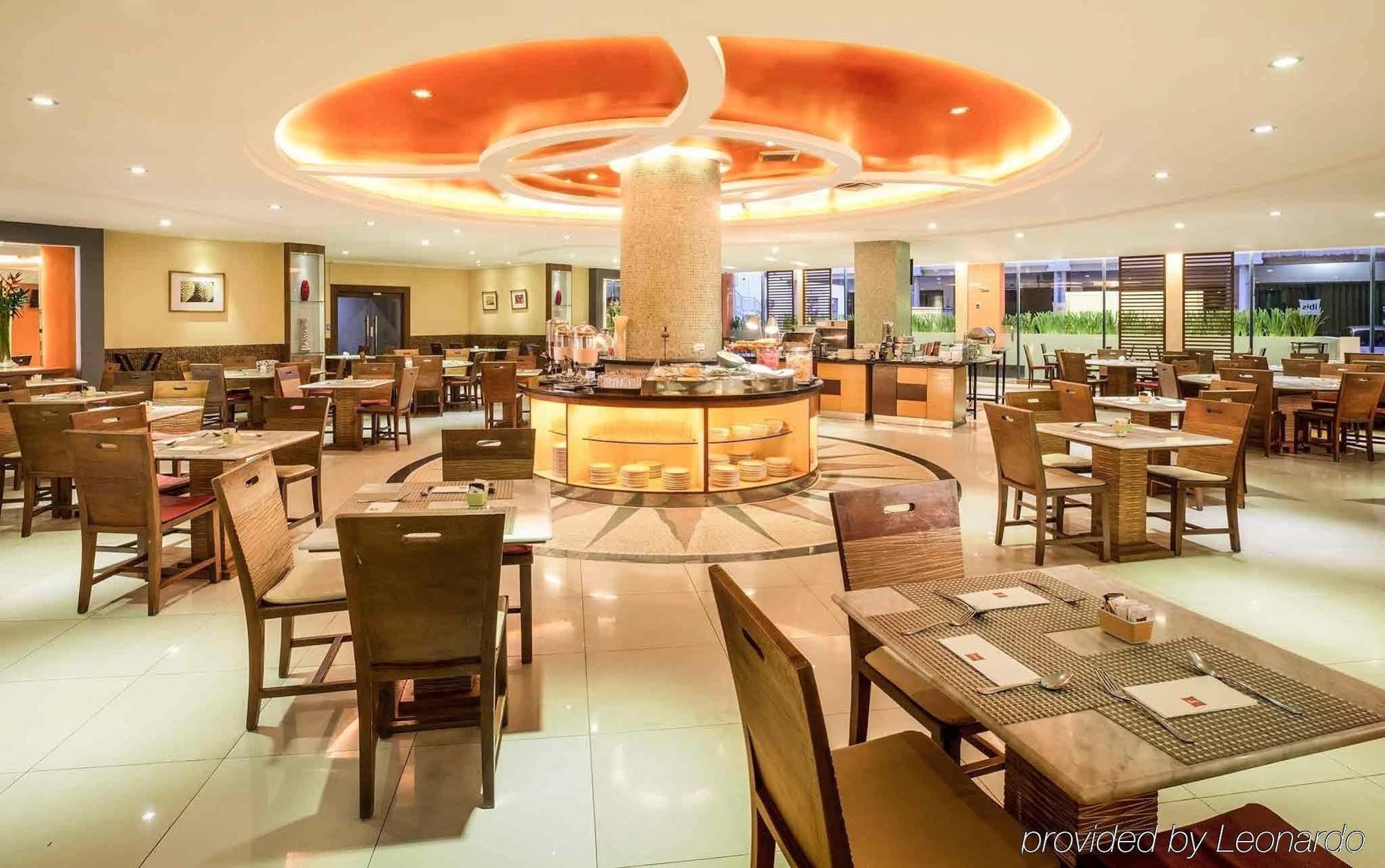 Отель Ibis Mangga Dua Джакарта Экстерьер фото