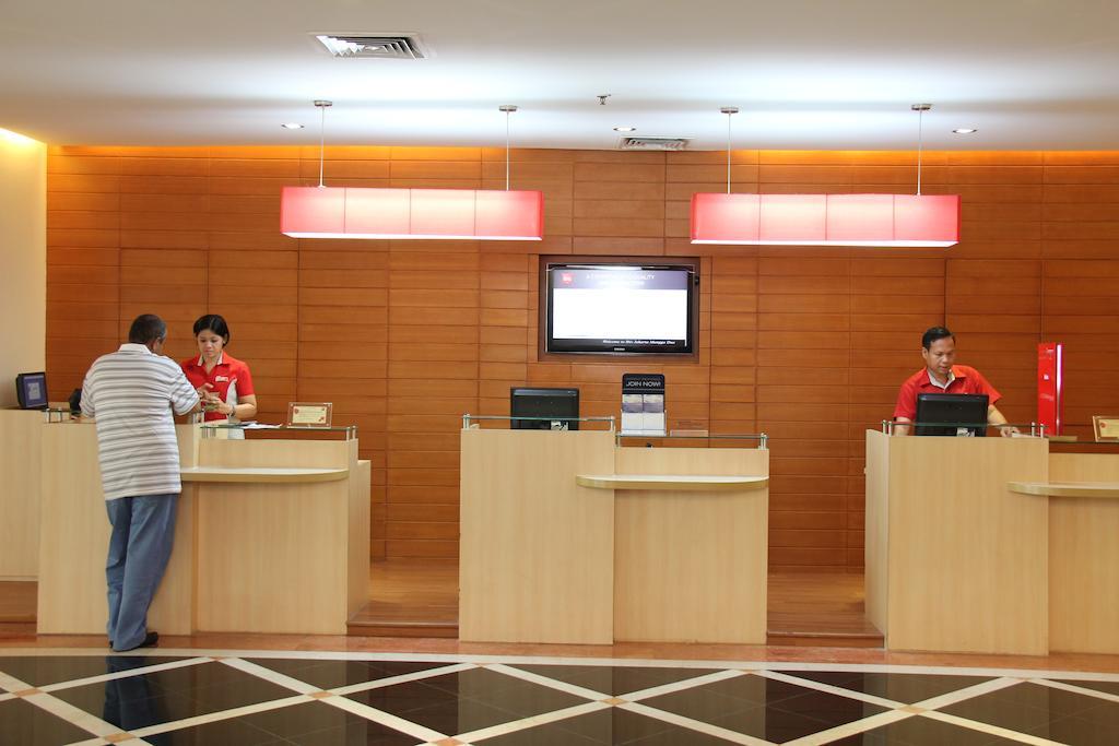 Отель Ibis Mangga Dua Джакарта Экстерьер фото